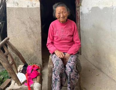 【诚信宣传教育】86岁“诚信奶奶”还清万元债务 