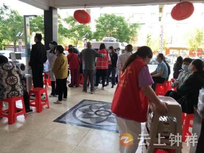 新堤社区新时代文明实践站开展“健康进社区”义诊活动