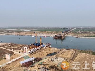沪渝蓉高铁武宜段钟祥汉江特大桥：大干快上冲刺项目建设“开门红”