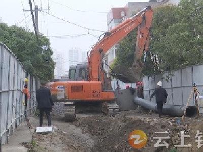 郊郢路四巷改造遇阻挠　钟祥市组织专班清场施工