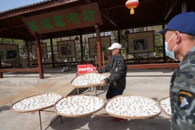 湖北钟祥大山里的葛根，“电”出一条十亿产业链