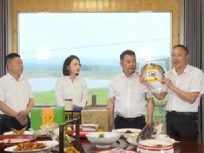 水库书记变身主播 同心协力直播带货