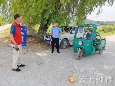 “交通劝导员”齐上阵 筑牢道路安全“屏障”