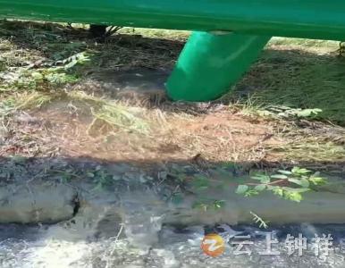 钟祥公路：迅速处置路面冒水事故