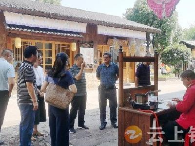 赵金龙考察调研钟祥非遗文化传承保护及纺织行业发展