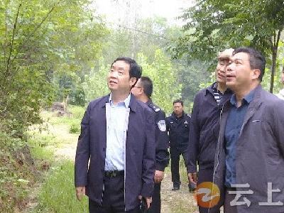 宋学军到磷矿镇开展巡林、巡河工作