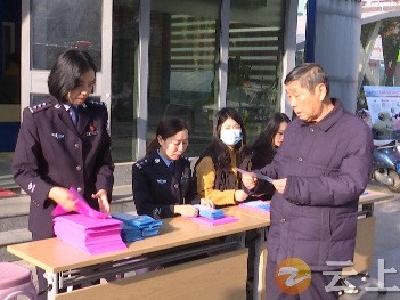 钟祥：110报警台与12345热线联合开展宣传活动