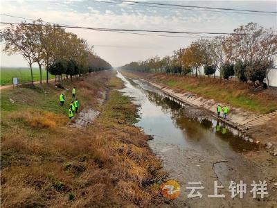 钟祥市柴湖镇开展“洁千村•迎新年”河湖清保行动