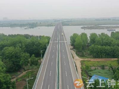 赏路景 赴美约 看经济腾飞新画卷