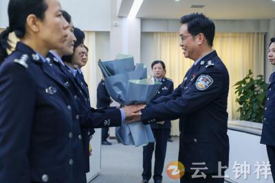 钟祥市公安局110指挥调度中心荣获湖北省三八红旗集体