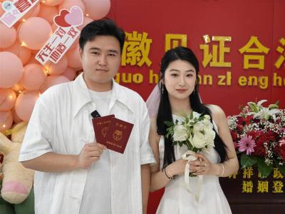 极简婚礼成为钟祥新时尚