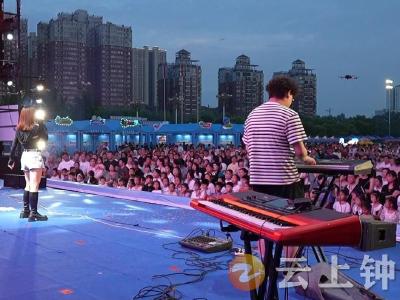 齐聚莫愁湖畔 共享夏日盛宴  2024年钟祥仲夏龙虾果啤音乐季热辣来袭