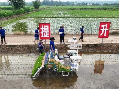 提升智能农机实操技能 锻炼乡村振兴人才队伍