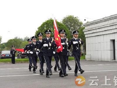 钟祥市公安局举行庆“七一”升旗仪式