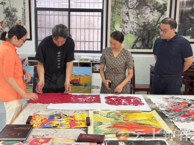 冯玉霞到市文艺家协会调研