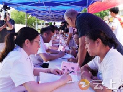 钟祥市人民医院：普爱名医进社区 健康义诊暖人心