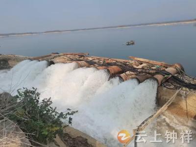 温峡口水库架机抽水助秋播