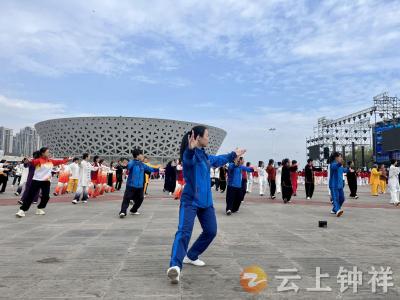 全民健身进广场  志愿服务“送健康”