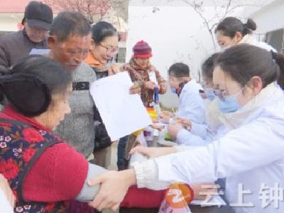 寒风料峭义诊暖 钟祥市人民医院医疗专家服务群众零距离