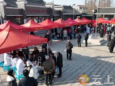 湖北钟祥：“年货礼包”进乡村 新春关怀暖人心