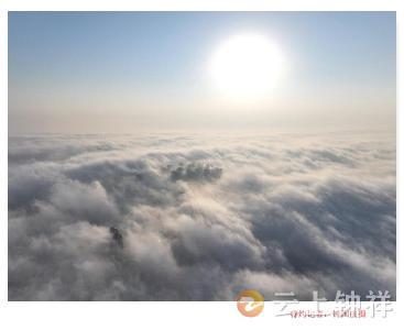 湖北钟祥：小寒逢浓雾 “石城”如仙境