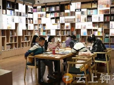 【新春走基层】钟祥：春节逛书店 书香别样浓