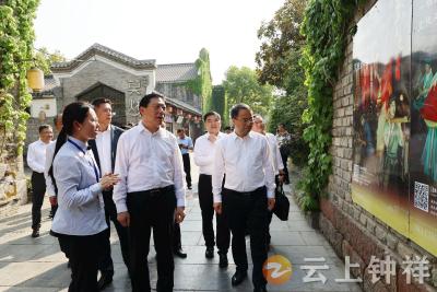 内蒙古自治区兴安盟党政代表团到钟祥考察交流