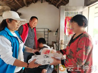 东桥镇社工站开展“春日暖心行动” 多维服务暖人心