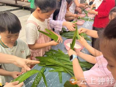 湖北钟祥：粽叶包裹邻里情 巧手剪出端午韵