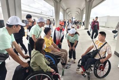 荆门，我们来啦！第六届全国肢残人轮椅马拉松赛选手陆续抵掇 