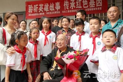 湖北钟祥：聆听英雄故事 传承红色基因