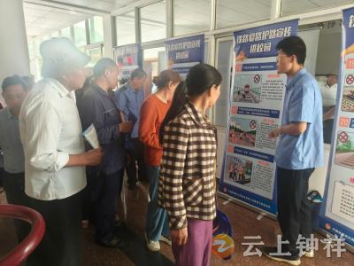 双河镇官冲村网格员助力开展铁路安全宣传活动