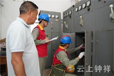 钟祥供电：爱心助考 保电服务两不误