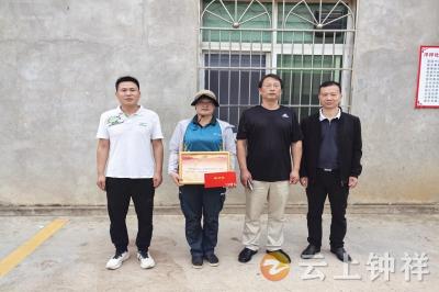 洋梓镇慰问“四有”军人家庭