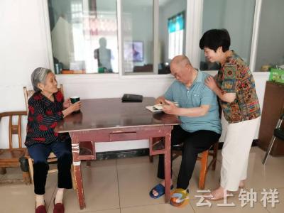 钟祥：九旬夫妻携手相伴75个春秋