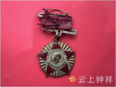 湖北钟祥：志愿军老兵后代无偿捐赠8件革命军事文物