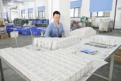 掇刀这家企业年产10000000个蜡烛，全部销往海外 