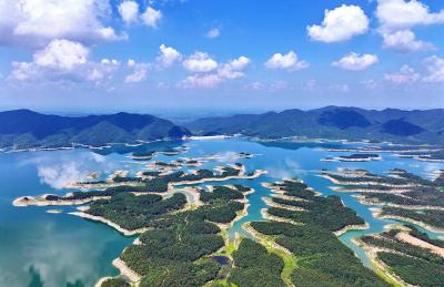 “钟祥千岛湖”现天空之镜