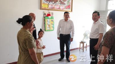 李鹏走访慰问困难党员
