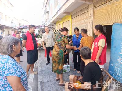 湖北钟祥：50分钟暖心接力 助迷路老人平安归家​
