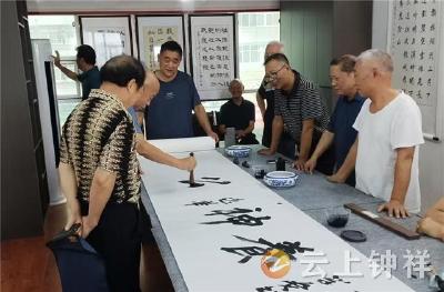 墨香飘社区！钟祥老年大学书法班“笔”力全开促交流