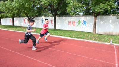 “梦之航”支教点燃乡村暑假 柴湖希望小学运动会释放童真活力
