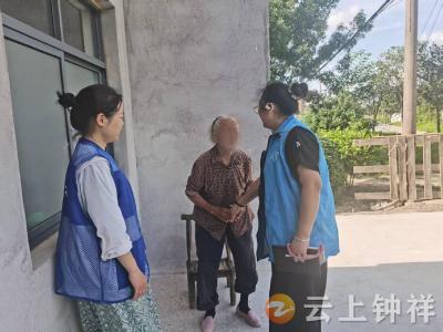 东桥镇社工站开展高温志愿服务 情暖特殊群体