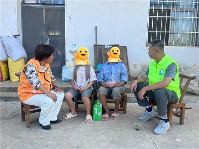 钟祥市河湖保护志愿者协会开展“双百连心”帮扶活动
