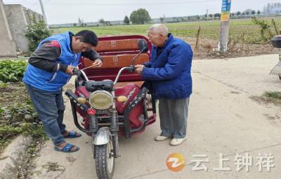 柴湖镇中心集村：“蓝马甲”随叫随到 织密独居老人“安全防护网”