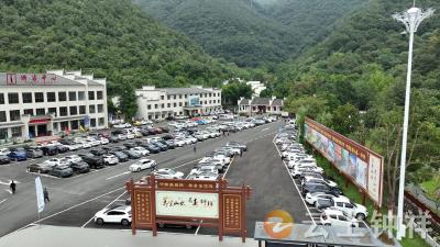 黄仙洞景区迎来客流回暖 天气转晴激活“十一”黄金周后半程