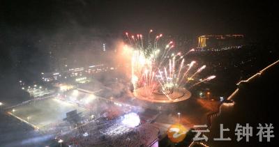 湖北钟祥：全国秋季“村晚”热闹开演 30万人“云游”长寿之乡