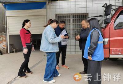 划子口社区网格员积极开展计划生育奖扶入户走访工作