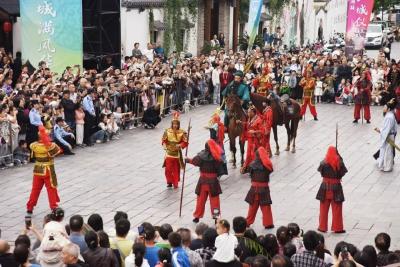 这回，荆州人把城门玩活了！