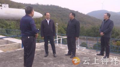 张勇到冷水镇调研安全饮水和秋播农业生产工作